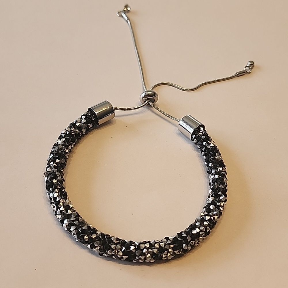 Adjustable Crystal Bracelet - Picture 2 of 4
